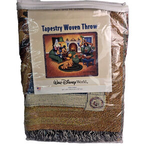 Walt Disney World Mickey’s Holiday Gathering Tapestry Woven Throw - 60" x 50"